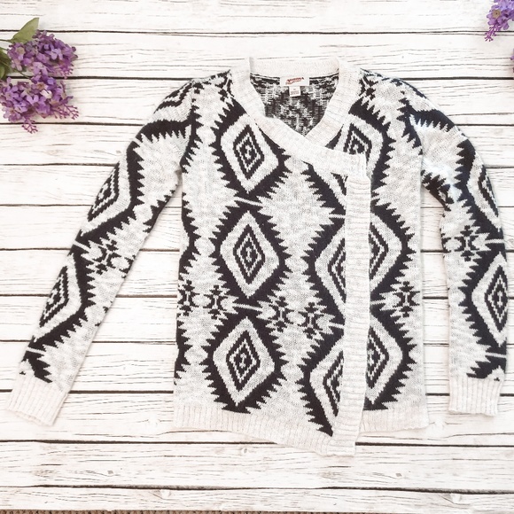 Arizona Jean Company Sweaters - Arizona White & Blue Chevron Cardigan Size XS
